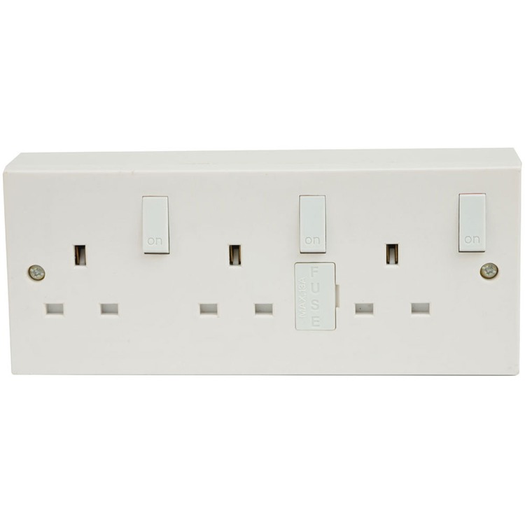 Details about   3 Gang Wall Sockets With Individual Switches And Back Box Converter 